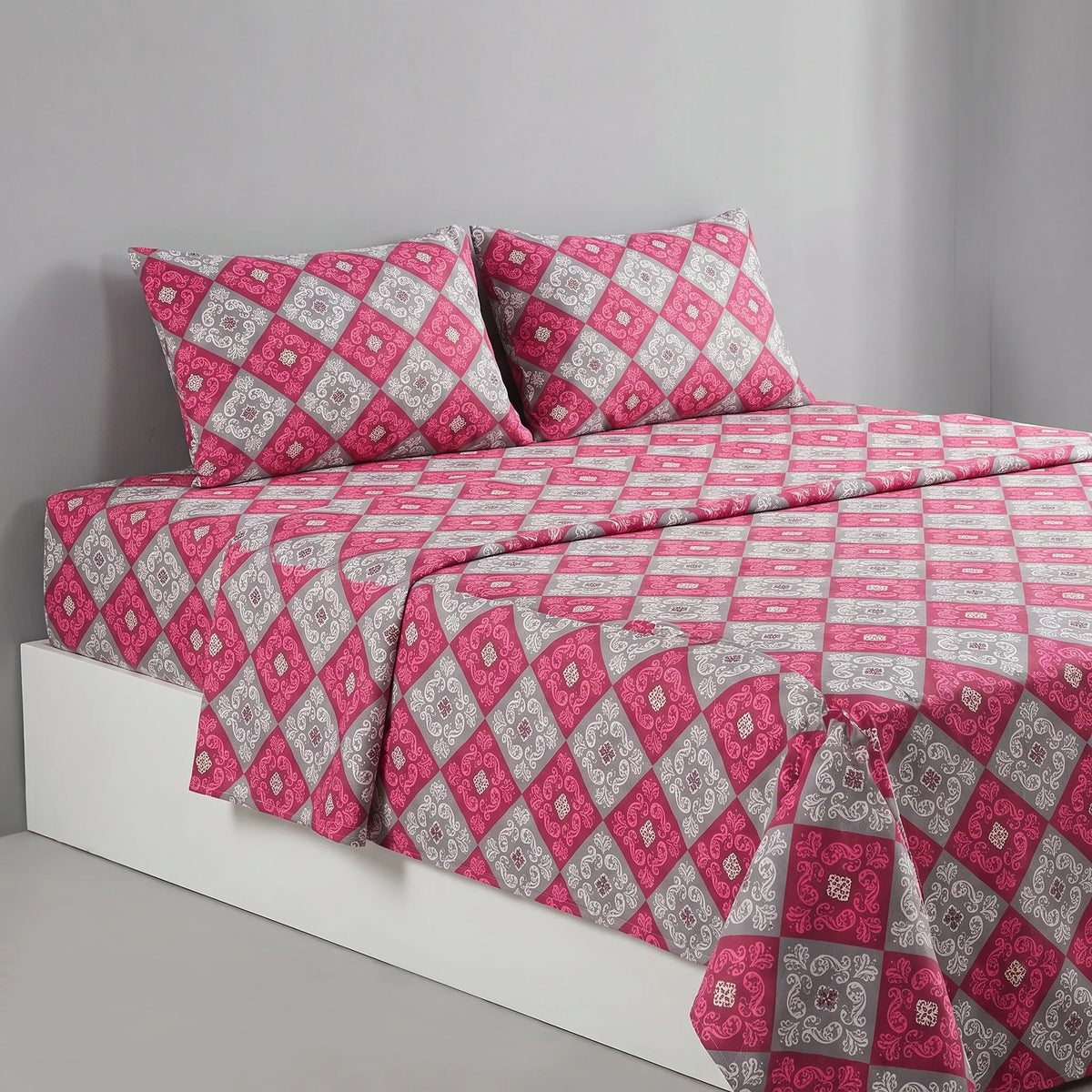 Magenta Damask Lattice Pure Cotton Bedsheet Set — 3 PCS